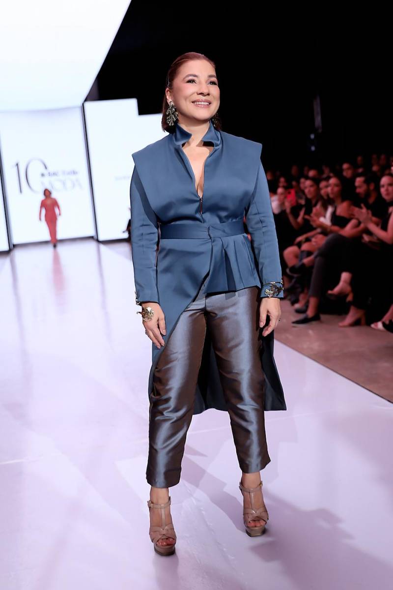 La diseñadora al final de su primera pasarela como parte del line up oficial de Bac Estilo Moda