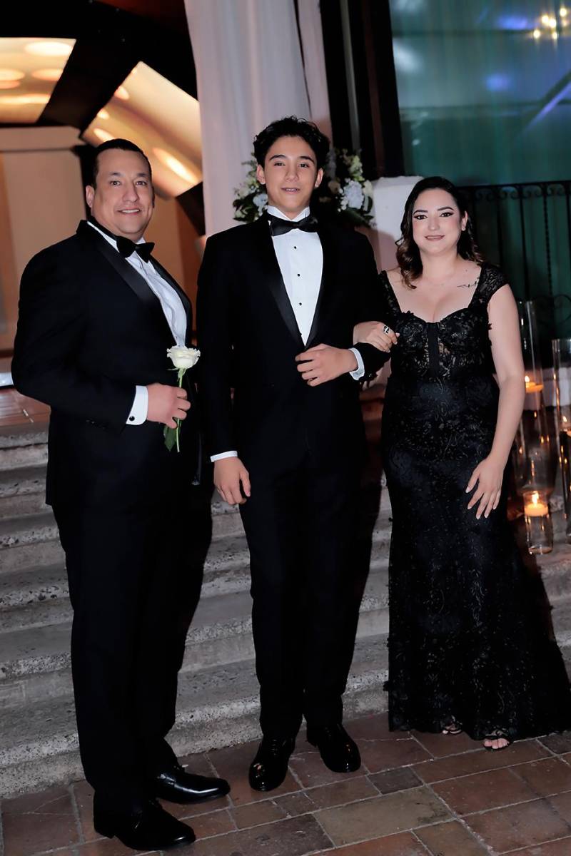  Gabriel Cáceres, Sebastián Cáceres y Stephanie Rodríguez.