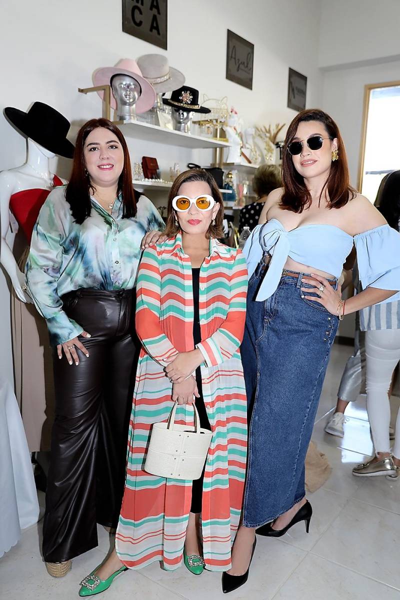 ROHO STUDIO abrió sus puertas con un evento inaugural único que combinó un cóctel elegante con la exhibición de productos de emprendedores hondureños. Además de ser un Nail Spa, ROHO es un concept store que presenta una variedad de marcas locales como Valuna, Maca, Azul Jewelry, Monzar, Le Chiffons, Nuna’s Beauty, Emma Cosmética Natural y Nini’s Store, ofreciendo una experiencia creativa y enriquecedora para sus clientes.