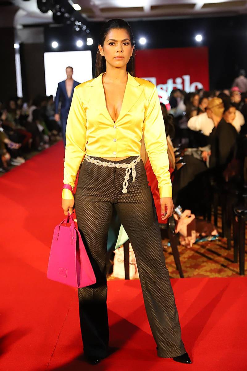 Algunas piezas clave para el power look femenino también desfilaron en la pasarela de Yoyo