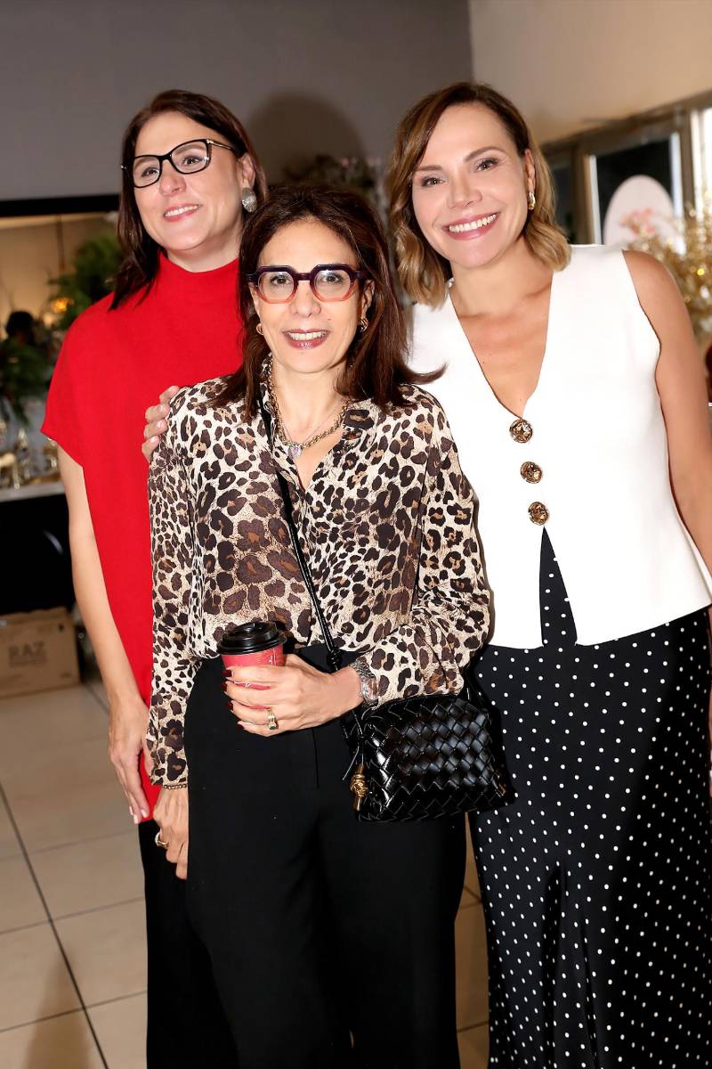 Lineth Vega, Jackie de Jenni y Cathy Vega. 