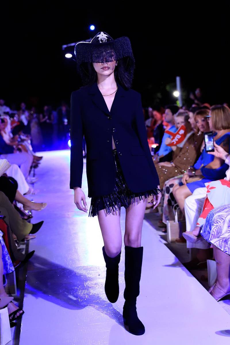 La pasarela de Arame Art en el Roatán Fashion Show 2025 La pasarela de Arame Art en el Roatán Fashion Show 2025