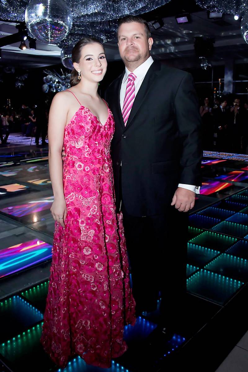 Carmela y su padre Roberto Canahuati. 