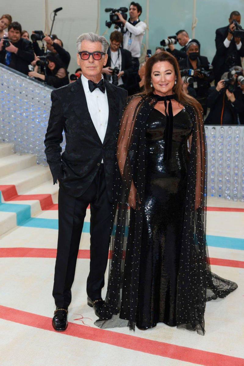 Pierce Brosnan y Keely Shaye Smith
