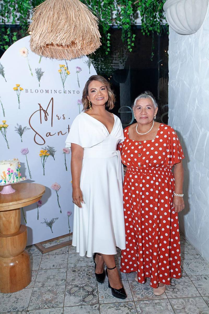 Satia Montiel y su madre Eva Montiel.