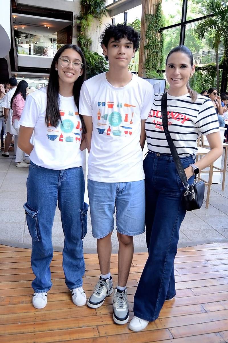 Valeria Hernández, Santiago Hernández y Ruth Alvarado.
