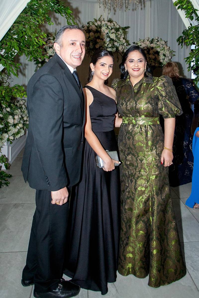 Alex, Valentina y Dayana Canahuati.