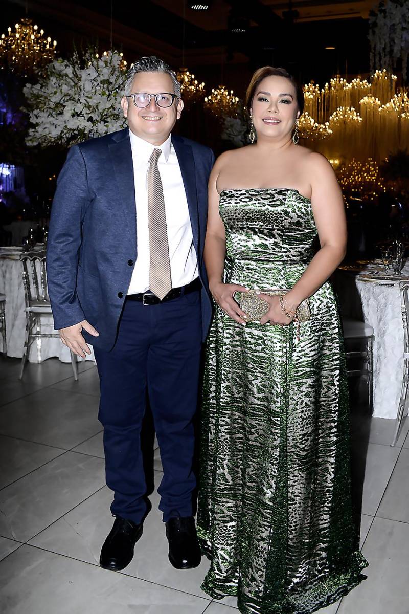 Boda de Roger Valladares y Emma Mejía