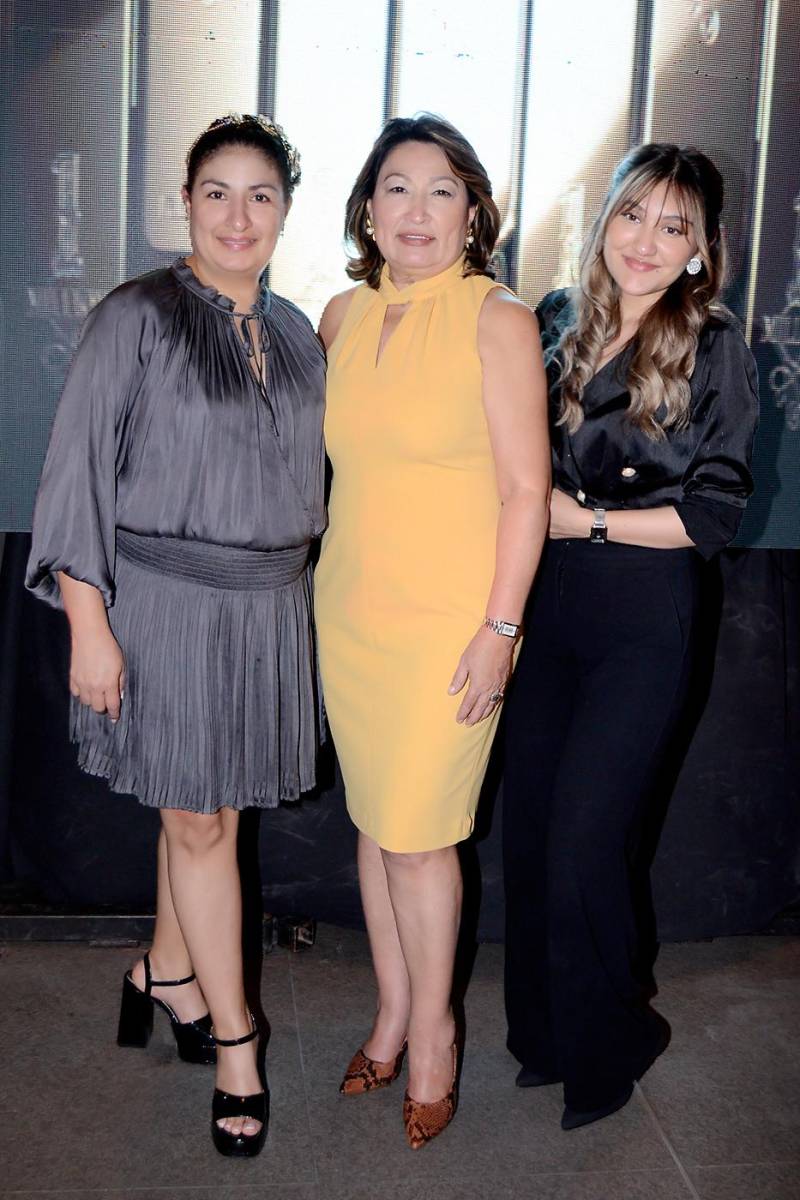 Rebeca Chacón, Marcia Vásquez y Helen García.