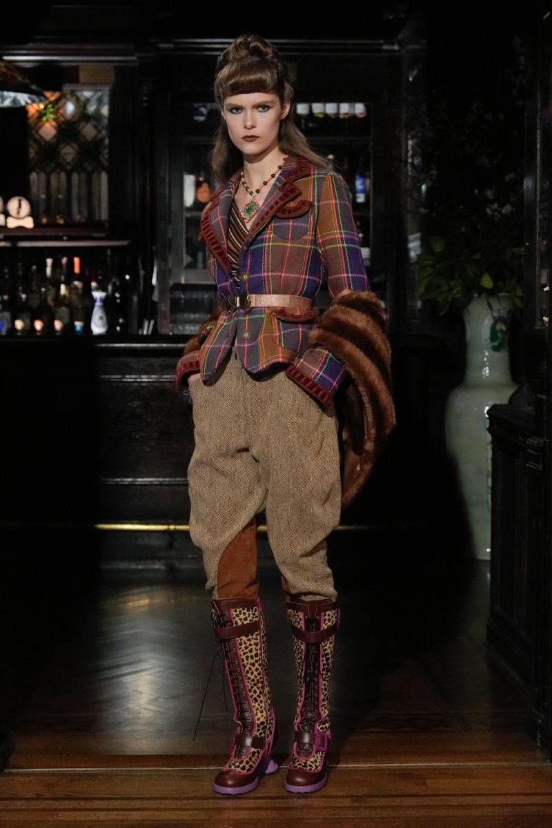 Fantasía y glamour en la colección de Anna Sui