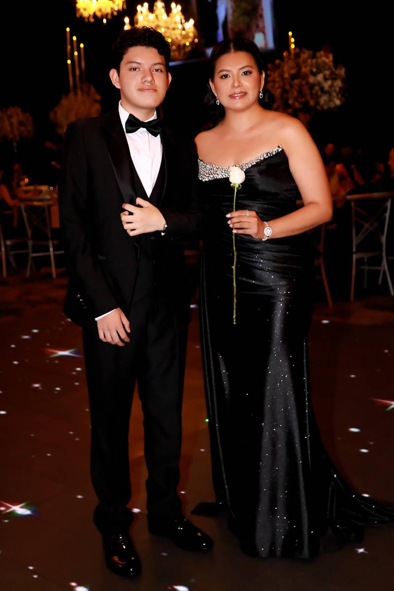 Harvis Herrera y su madre Iris Reyes. 