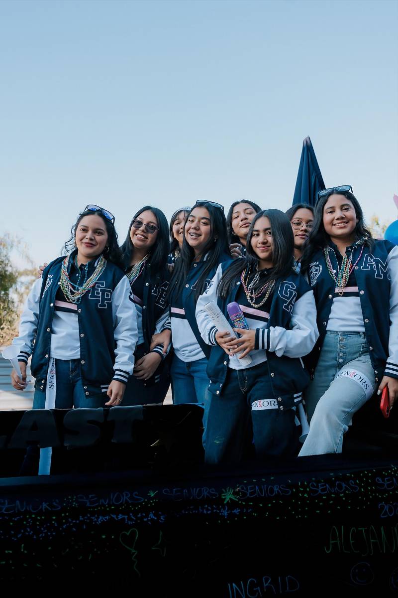 Senior entrance de la clase 2026 del Instituto María Auxiliadora