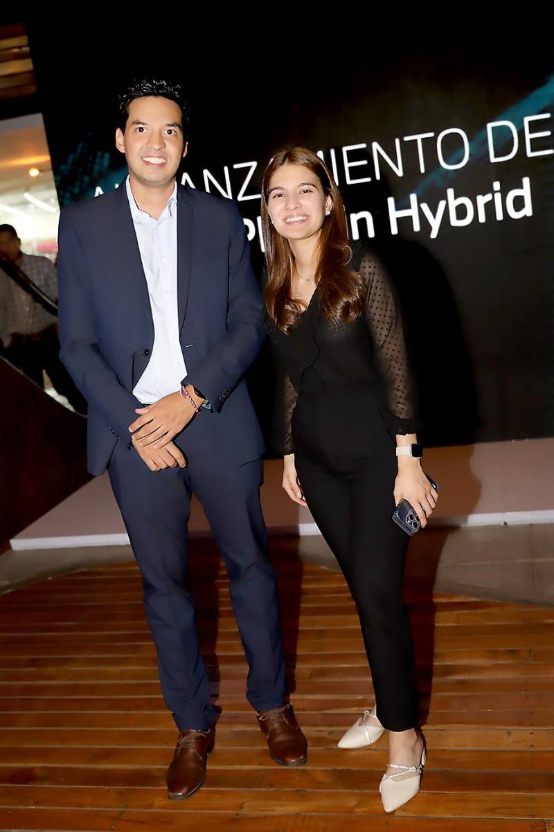 Hugo Flores y Valery Oseguero.