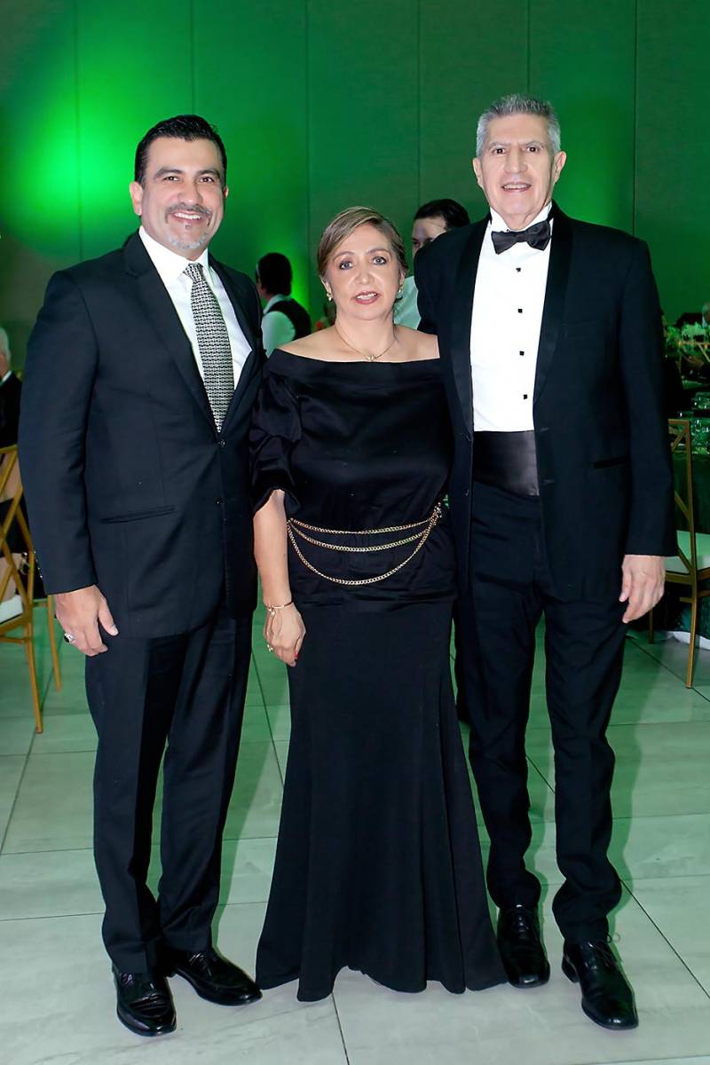 Arshad Andani con Maribel y Gilberto Limón.