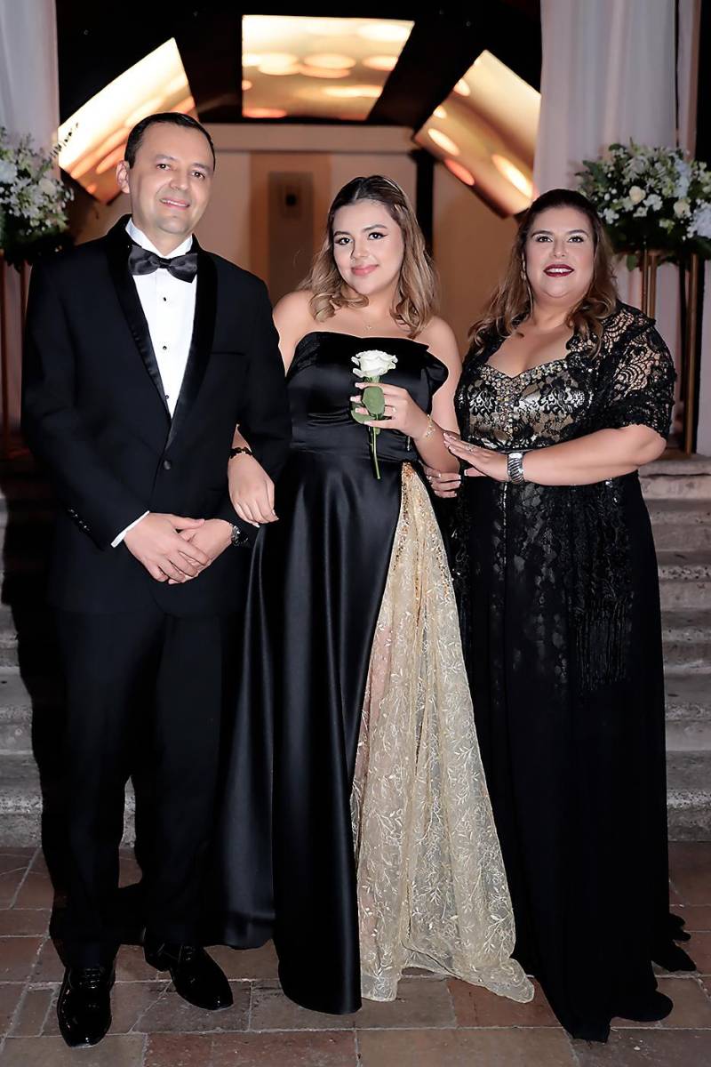 Alex González, Valeria González y Tania Montoya.