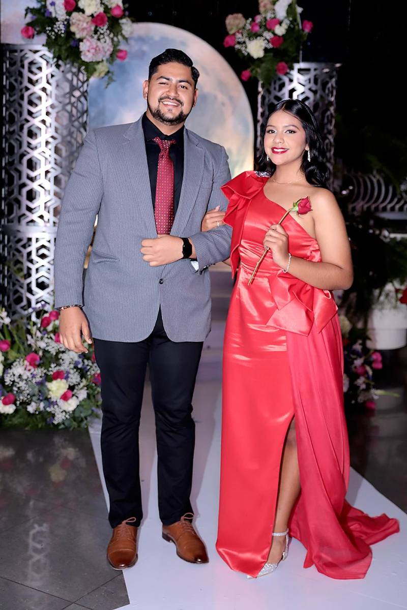 Desfile padres e hijos de la prom 2024 del Instituto San José del Carmen