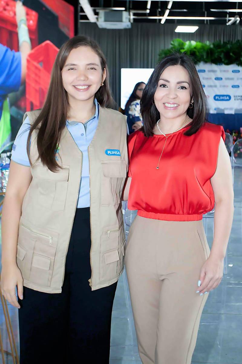 Andrea Deras y Karla Villanueva.