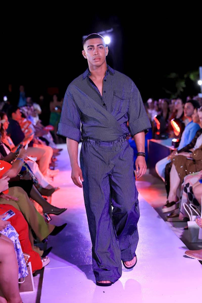 La pasarela de Roatán Vibes Boutique en el Roatán Fashion Show 2025