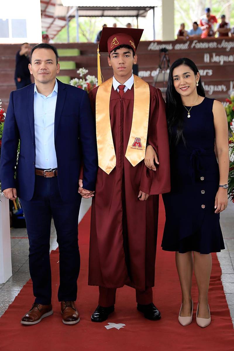 Graduación de los seniors 2025 de Mayan School