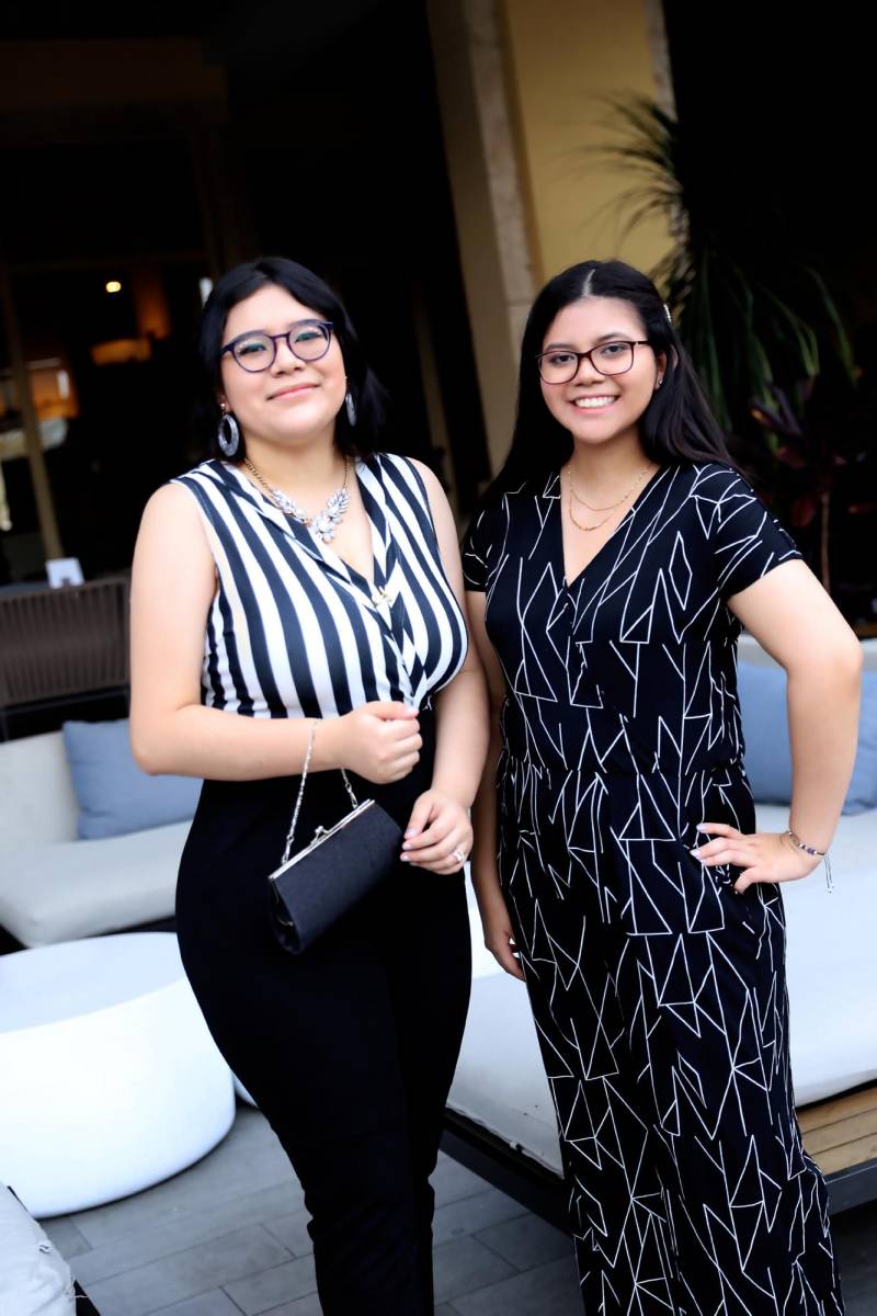 Lizzy Hernández y Diana Morales.