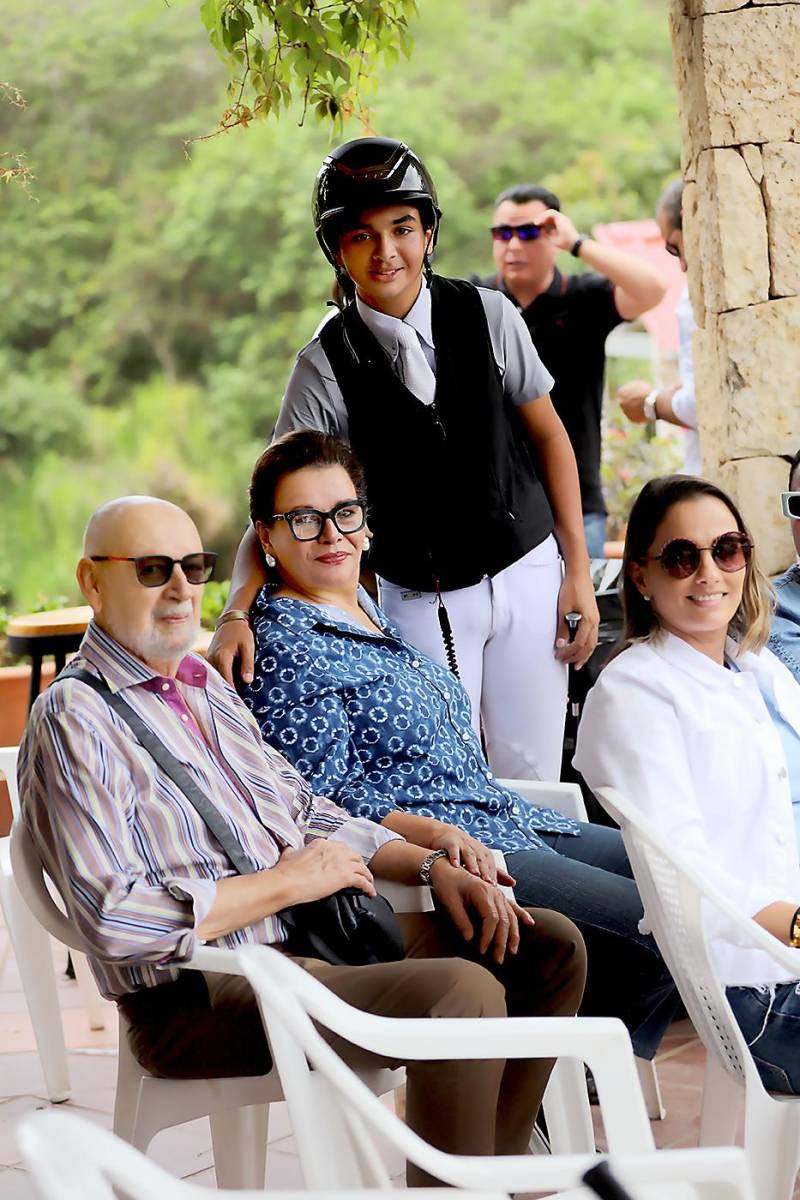  Eduardo y Rina Guillén con Emilio Medina