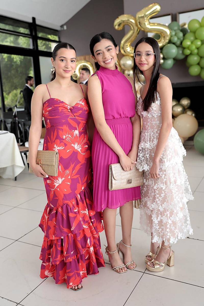 Isabella Lardizábal, Ana Hernández e Indhira Martel.