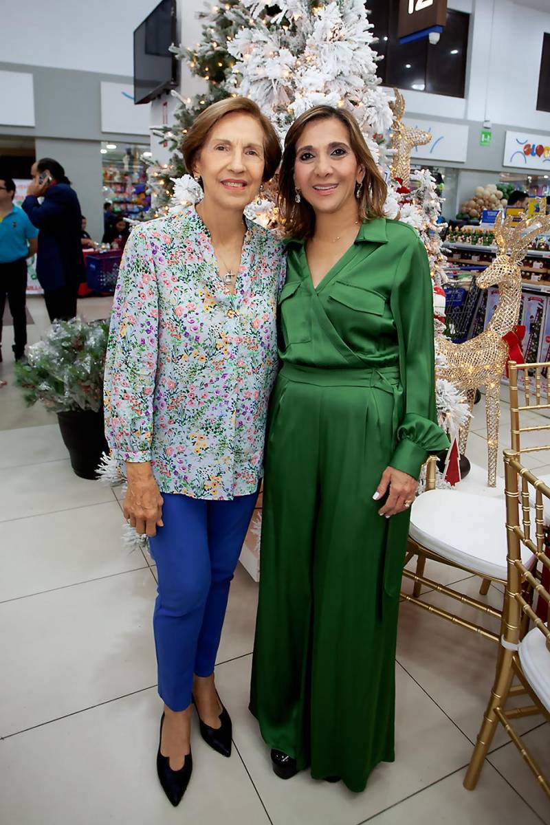 Emily Canahuati y Diana Larach.
