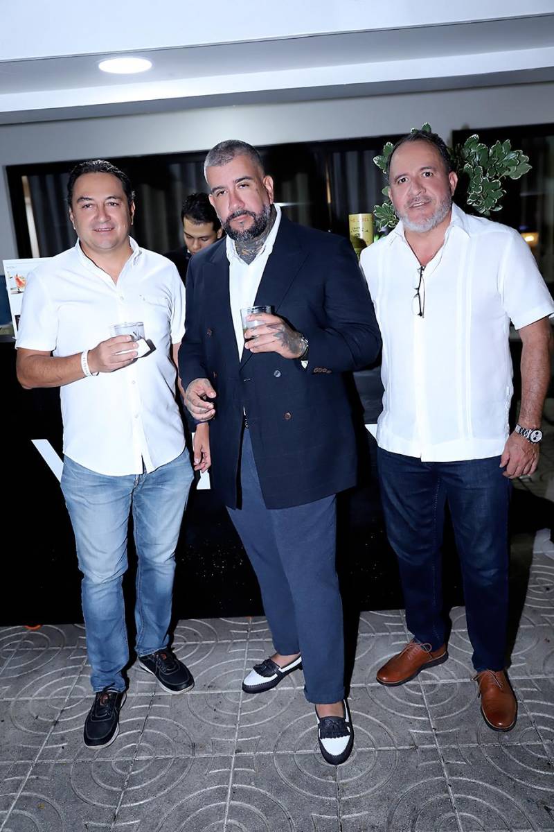 Hugo Monzón, Carlos Hernández y Roberto Duarte.