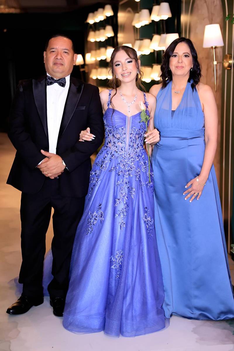 Roussy Baide con sus padres, Roberto Baide y Alejandrina Pineda
