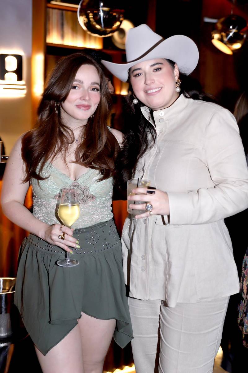Andrea Pineda y Marcela Hilsaca