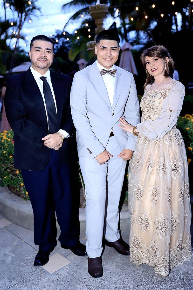 Invitados a la prom 2025 de la International School of Tegucigalpa