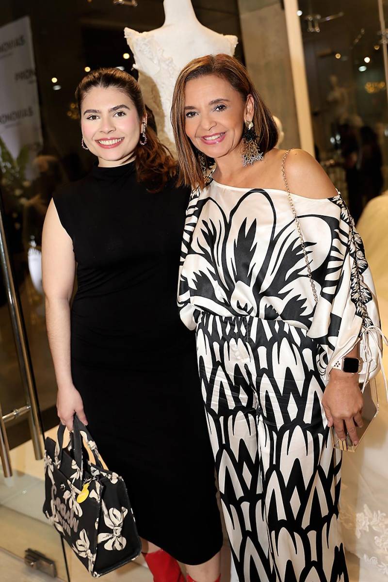 Helen Zamora y Helen Matute.