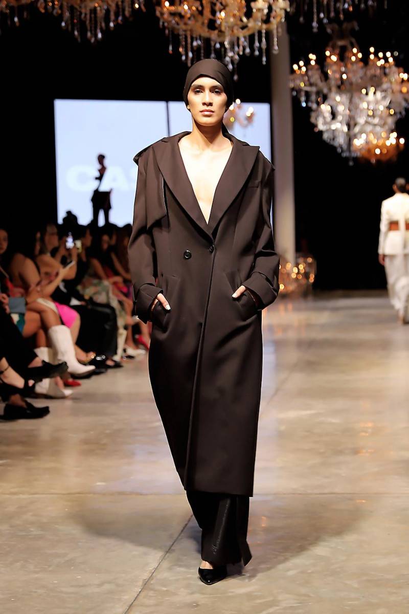 Casoná cierra con broche de oro BAC Estilo Moda 2024
