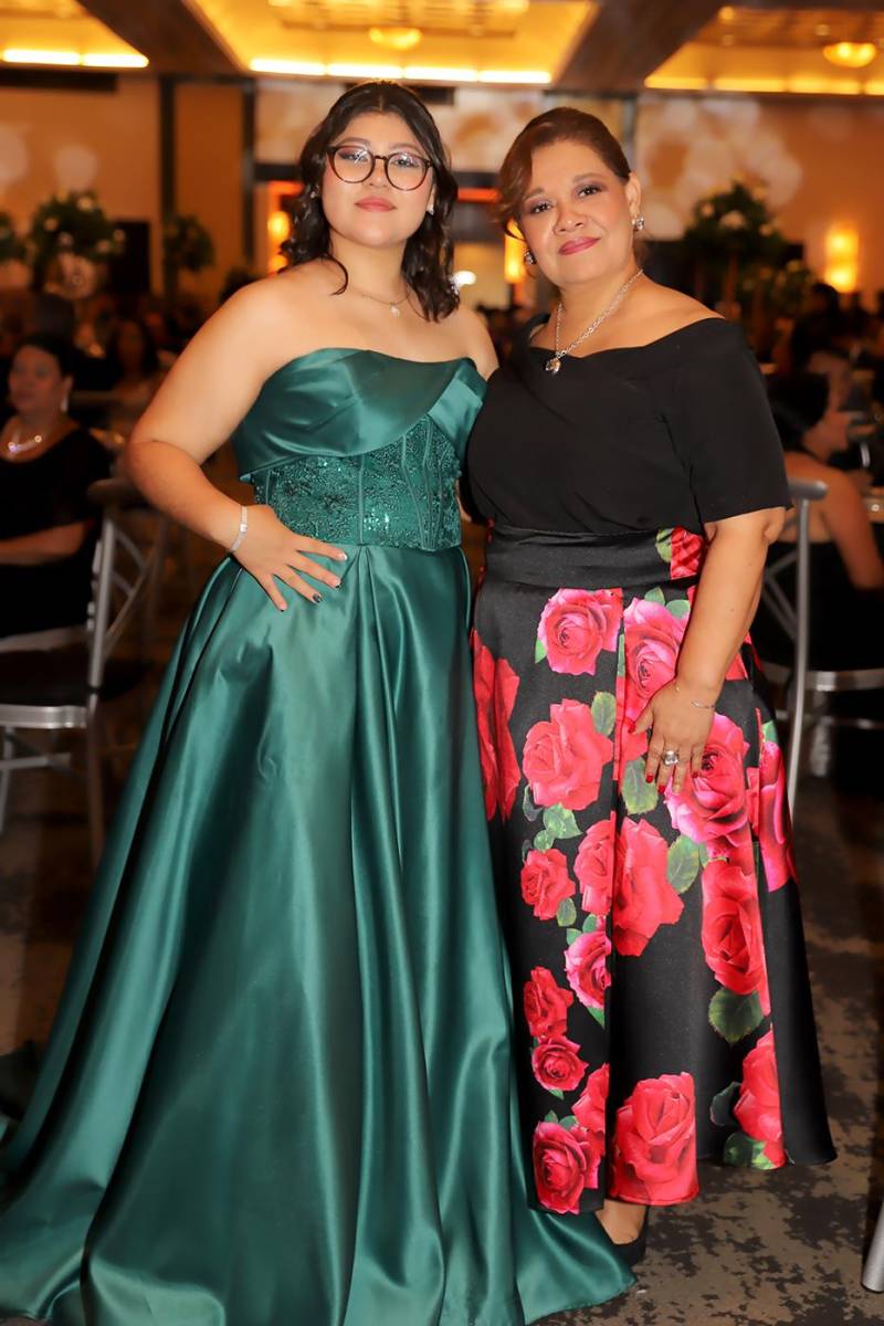 Ariana y Rosa Maribel Espinoza.