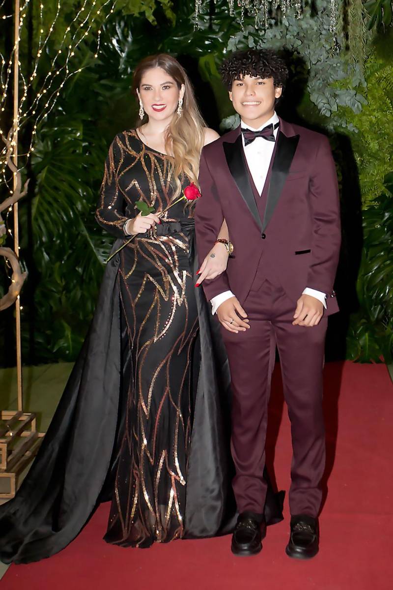  Emil Martínez Castro y su madre Michelle Castro