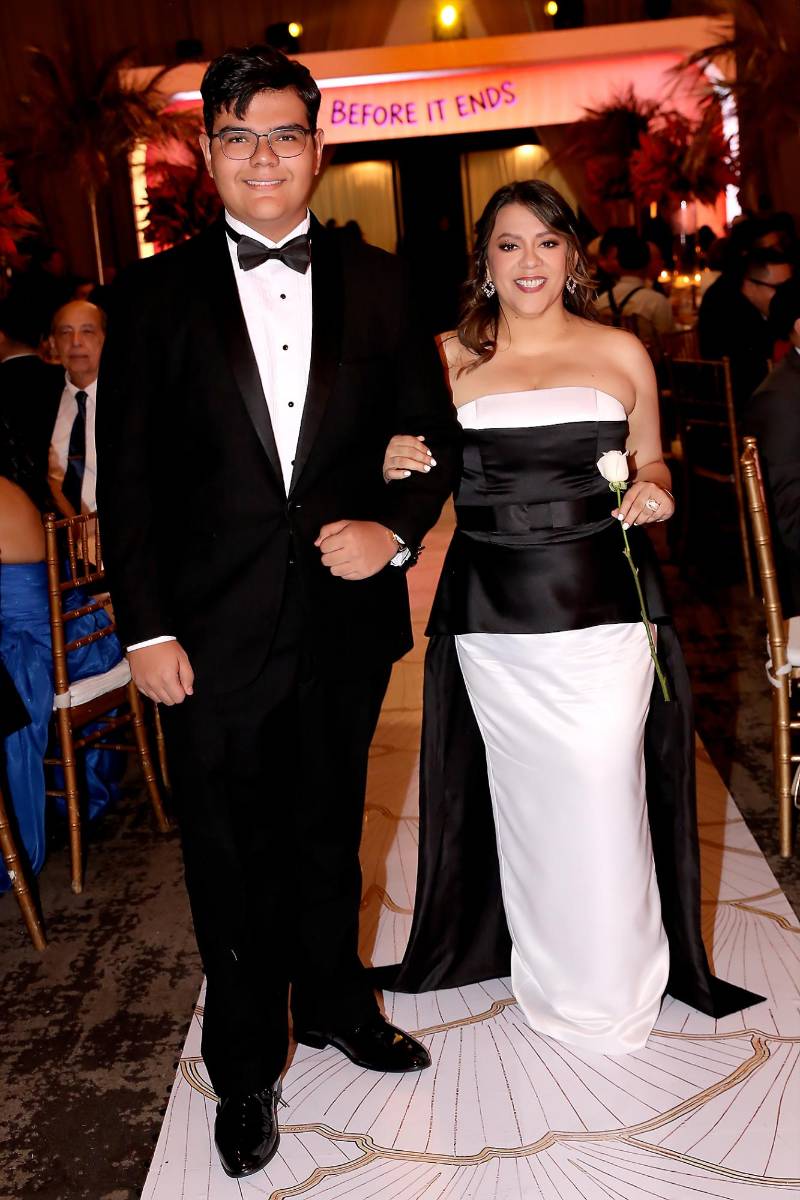 Luca Ruiz y su madre Karla Valladares. 