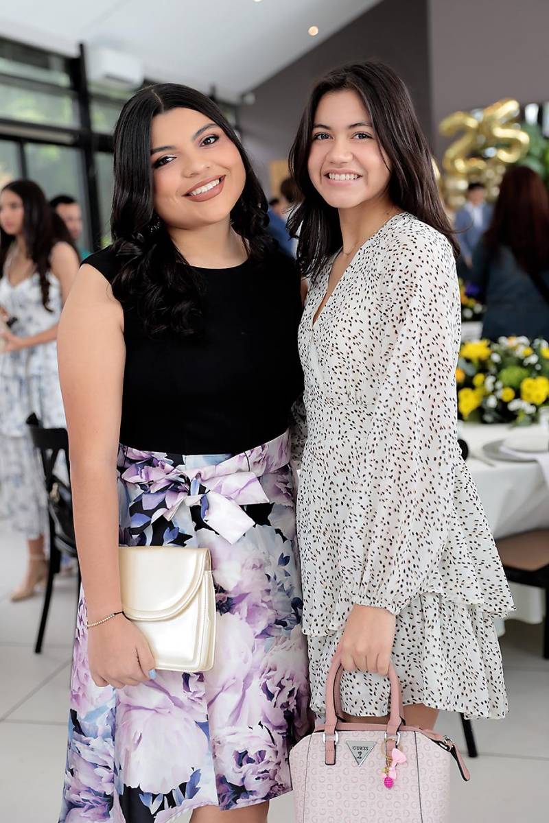 Camila Regalado y Camila López.