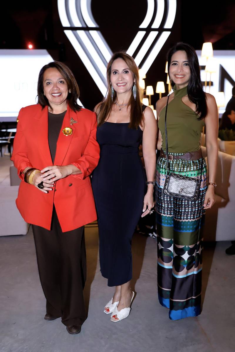 Aracely Alvarado, Lili Villatoro y Mayra Urquía.