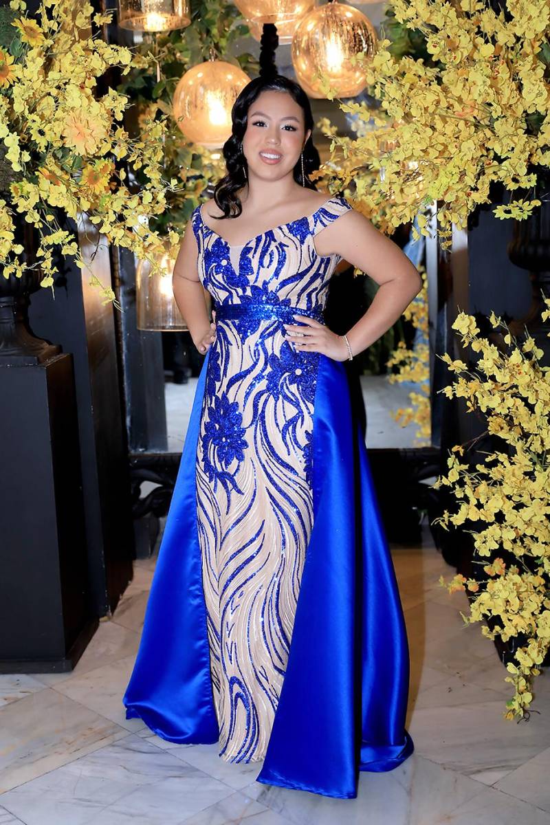 Elisa Flores.