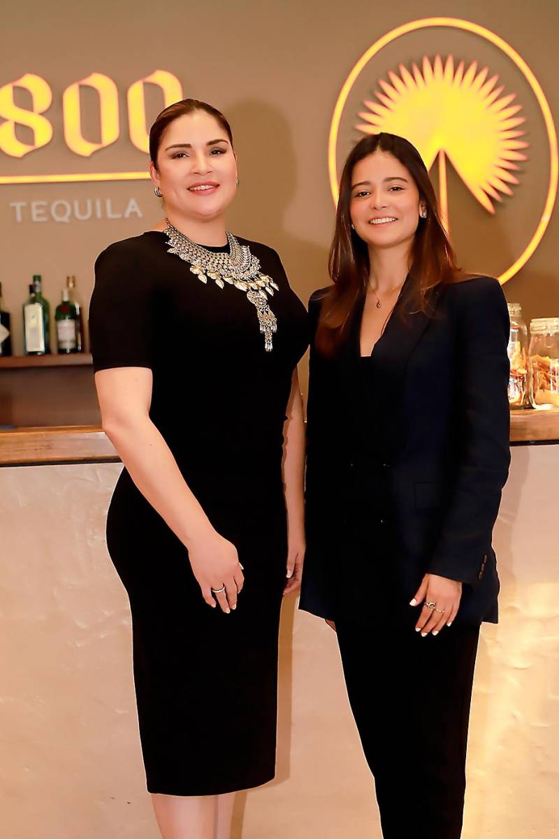 Karla Cálix y Valentina Gonzáles