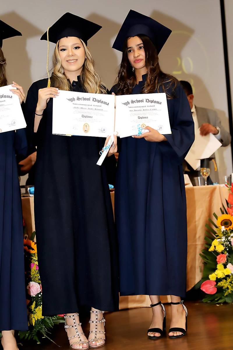 Entrega de títulos de la Intercontinental School 2023