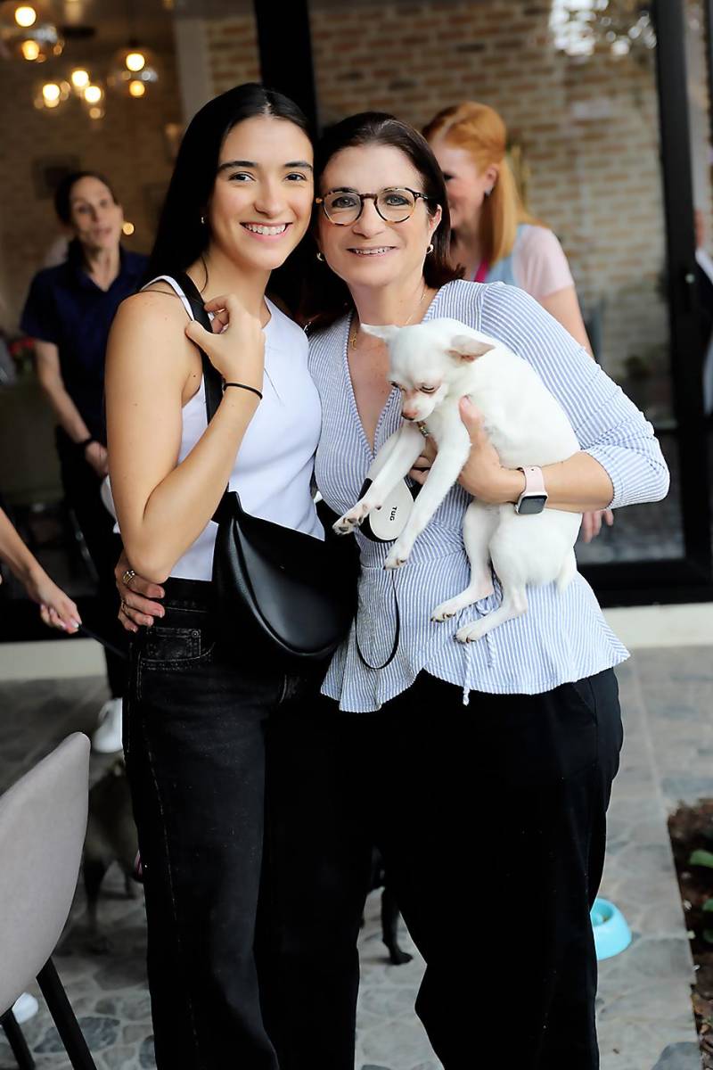 Valeria Balladares y Nini Lardizábal.