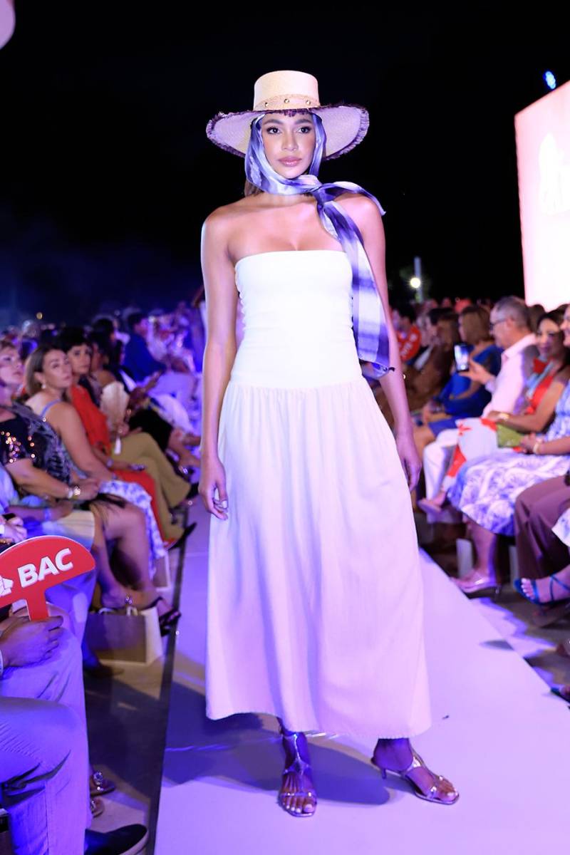 La pasarela de Arame Art en el Roatán Fashion Show 2025 La pasarela de Arame Art en el Roatán Fashion Show 2025
