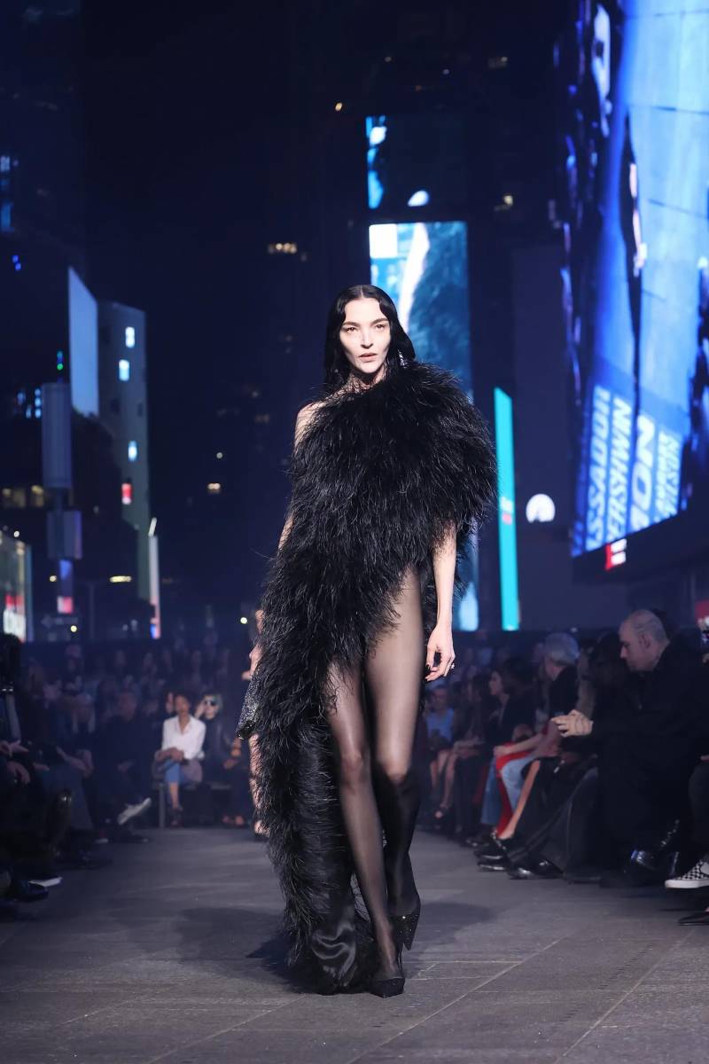 En 1953, Gucci abrió su primera tienda internacional en Manhattan, por lo que el desfile fue como un <i>homecoming</i> para la marca de lujo. 
