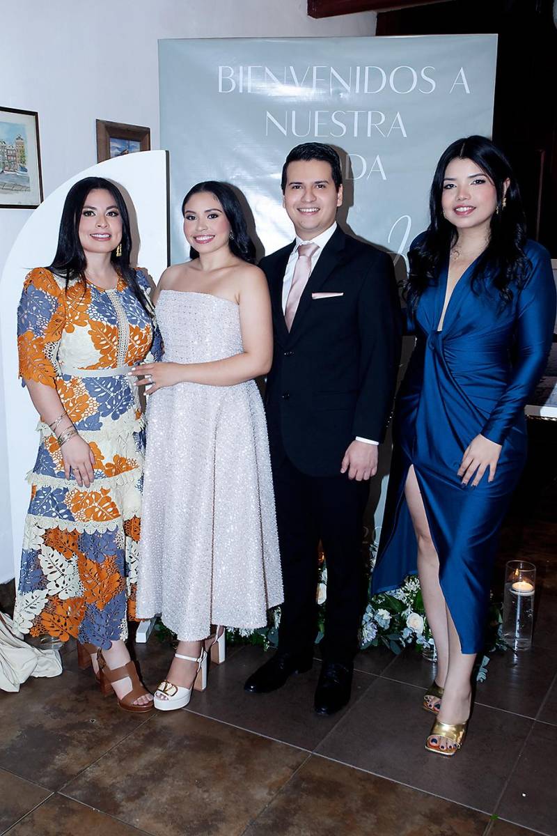 Alejandra Chávez, María José Fuentes, Neptali Pineda y Karla Miralda.