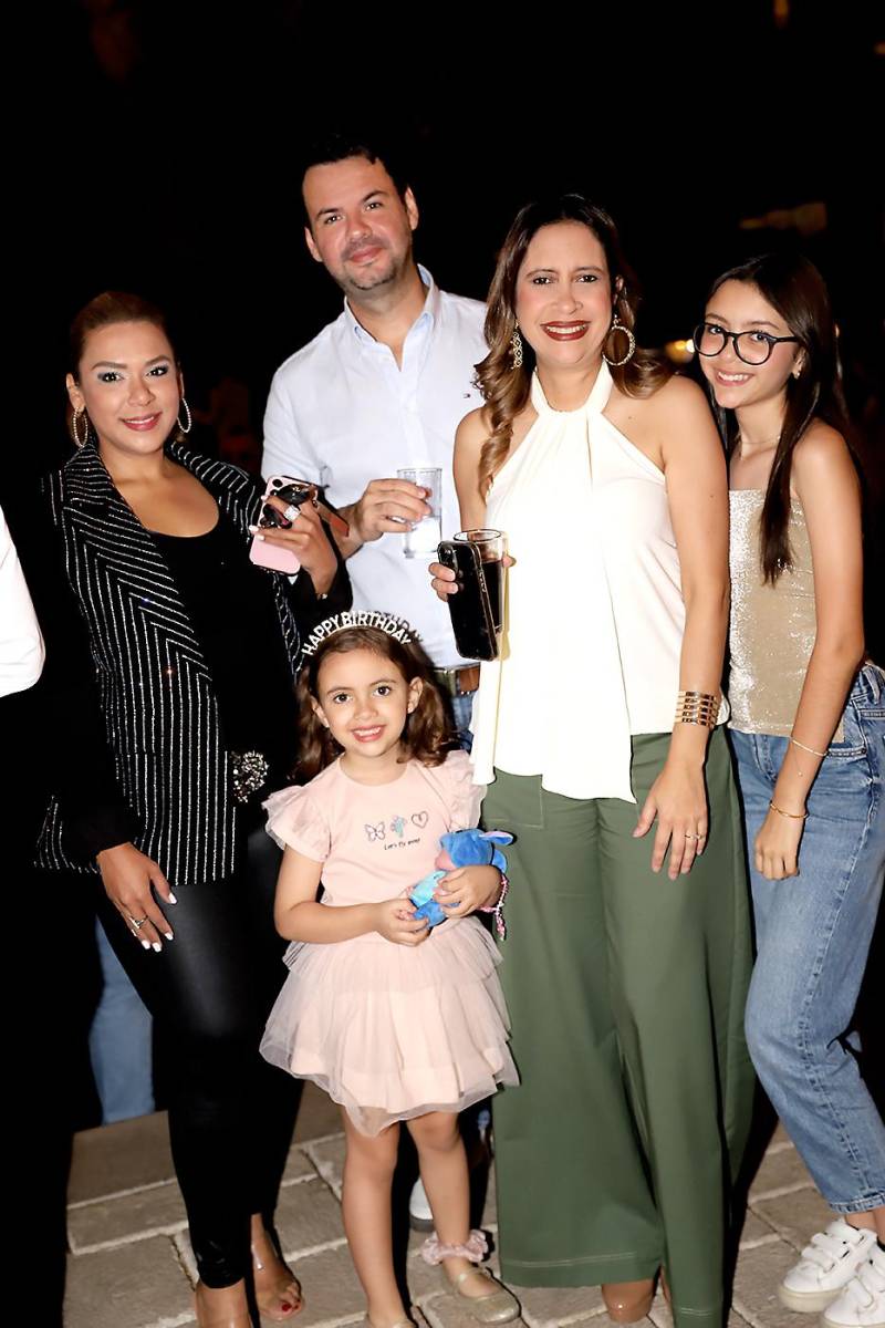 Grand opening de Orujos en Plaza Lara