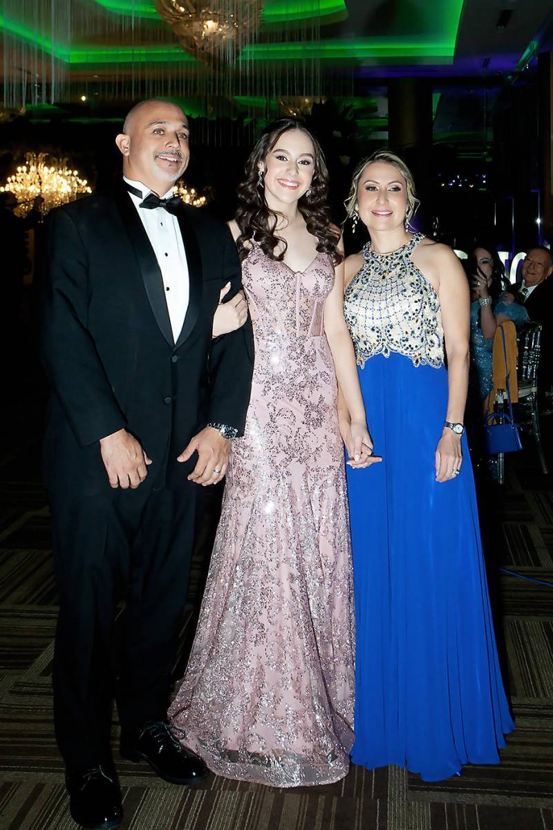 Mauricio Pacheco, Natalia Pacheco y Grace Maldonado.