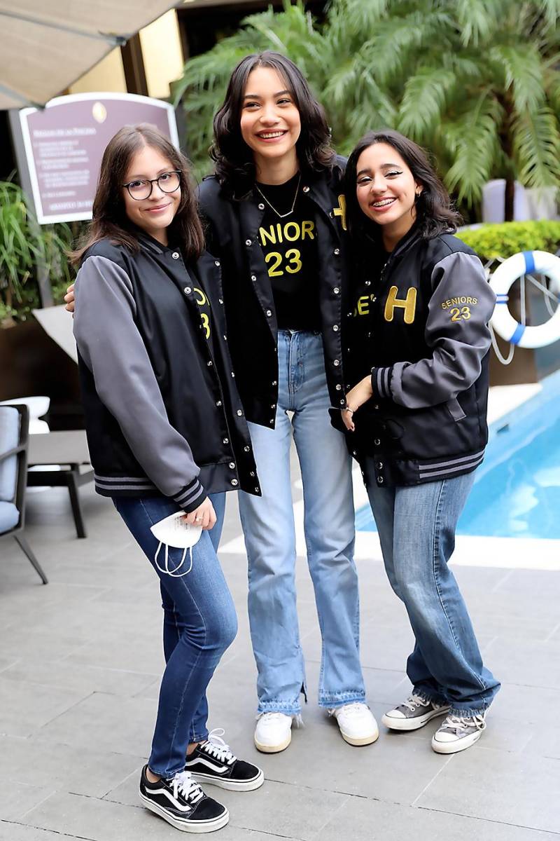 Karla Castro, Valeria Zuniga y Lisa Ye Cao