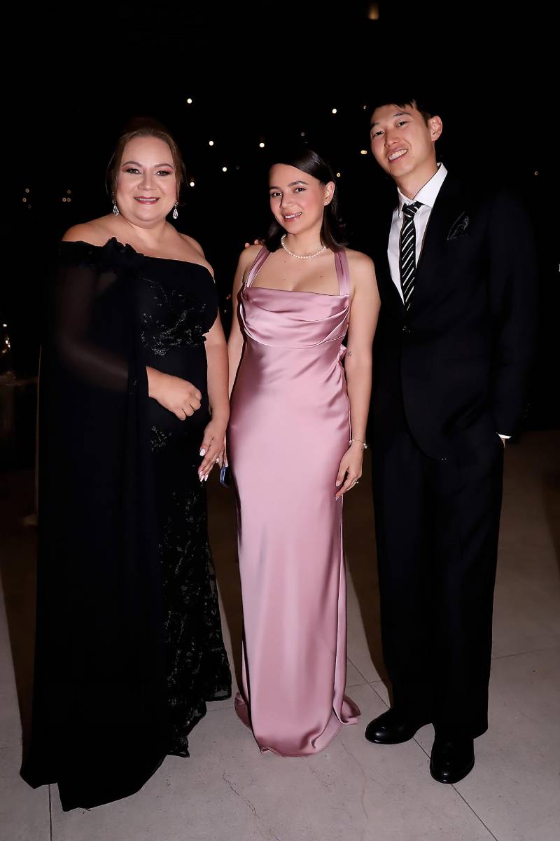 Meury Carrasco, Andrea Mejía y Keith Tuan.