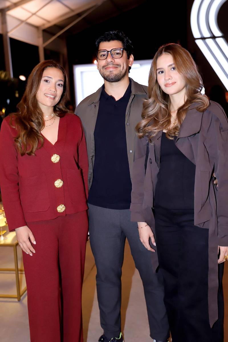 Aniutka Casanova, Sergio Casanova y Sasha Sierra. 